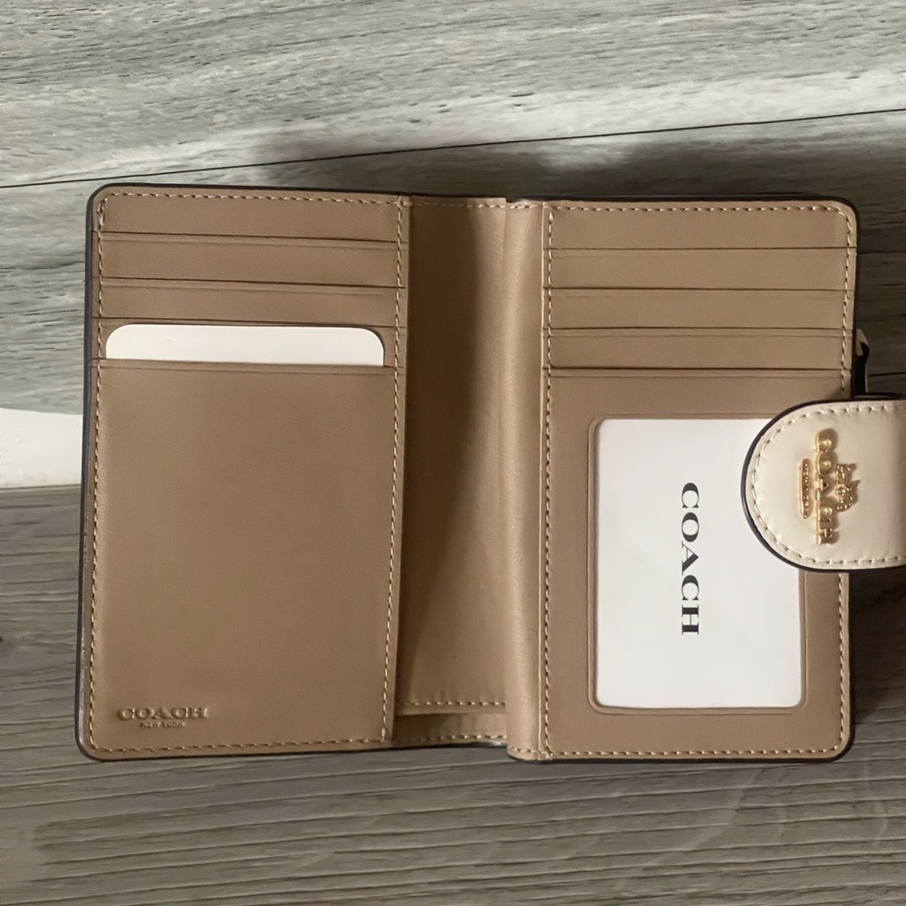 Coach Medium Corner Zip Wallet in
Signature Canvas - Picture 4 of 7